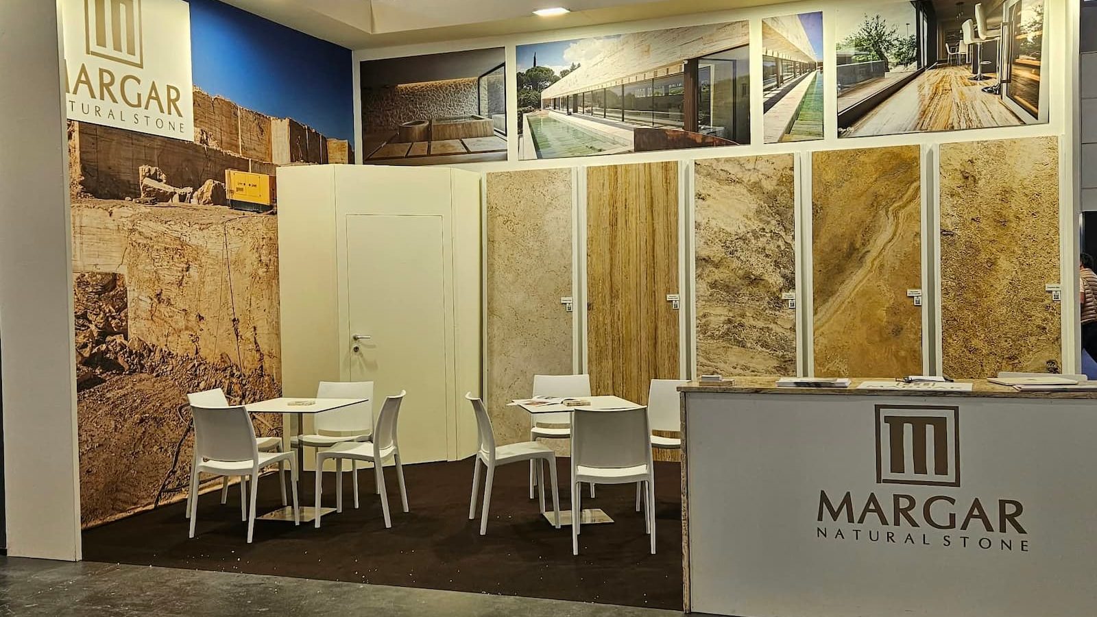 Stand de Margar Natural Stone en Marmomac 2026, con sus placas de travertino