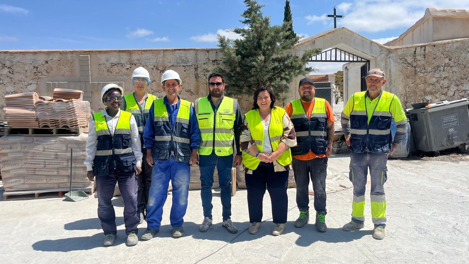 Visita de la Diputación a los trabajadores del PFEA en Sierro