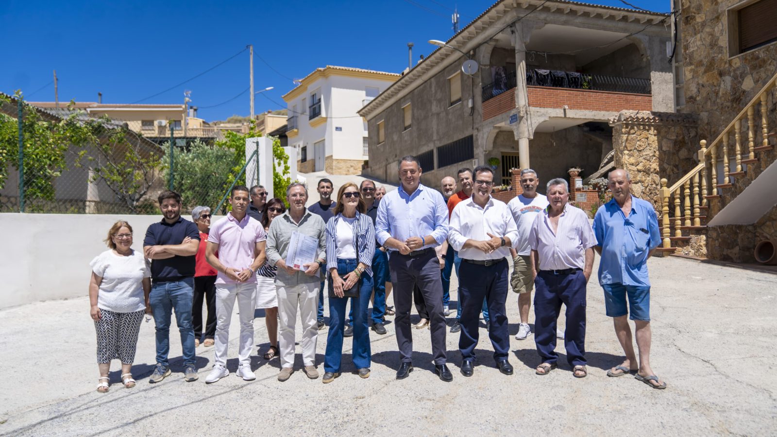 Visita al inicio de las obras de agua y pavimentación en El Higueral, Tíjola