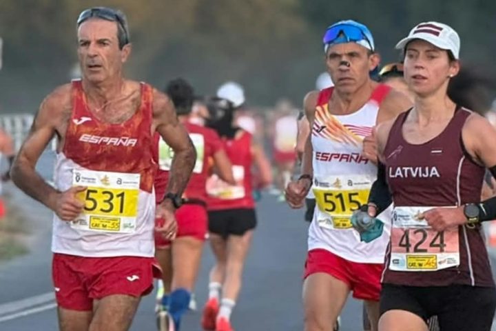 Juan Antonio Ramos, con el dorsal 531, durante el Mundial de 100 km de Ames
